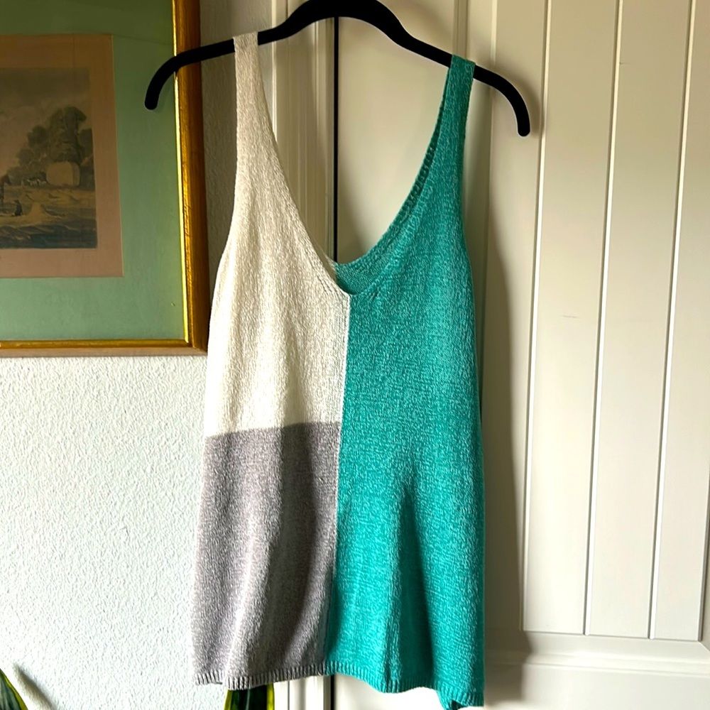 Beautiful sweater knit tank size L